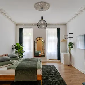 Apartment Stylische Altbauwohnung Zentral In Kreuzberger Kiezlage, Berlin